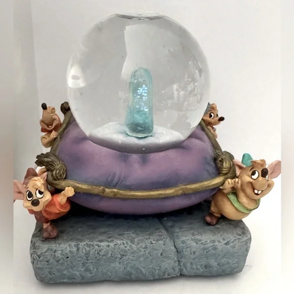 Disney’s Cinderella Glass Slipper Snowglobe with Jaq ,Gus, Suzy & Perla - Picture 1 of 11